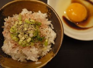 おかかとねぎ！粗挽きこしょうの卵かけご飯-レシピのメイン写真