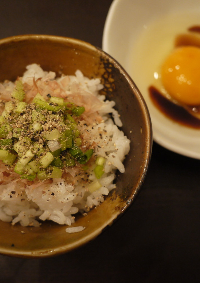 おかかとねぎ！粗挽きこしょうの卵かけご飯-レシピのメイン写真