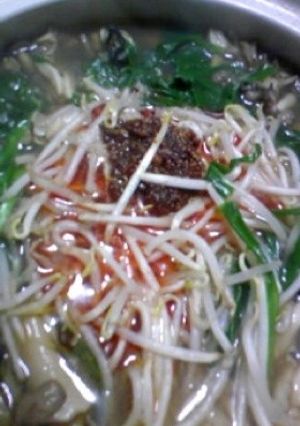 ぽかぽか！コンソメラー油のキノコ牡蠣鍋-レシピのメイン写真