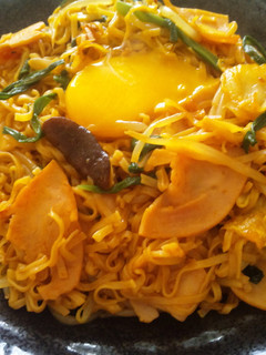 チキンラーメンで、部隊チゲ風焼きラーメン-レシピのメイン写真