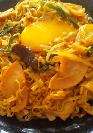 チキンラーメンで、部隊チゲ風焼きラーメン-レシピのメイン写真