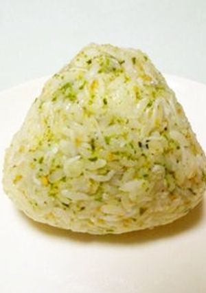 しらすとすりゴマ・青海苔のおにぎり-レシピのメイン写真