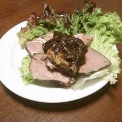 รูปของ 玉ねぎたっぷり♥ソースだけの煮豚