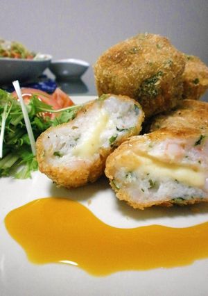 シソ香るチーズinエビカツ黄身ソース添え-レシピのメイン写真