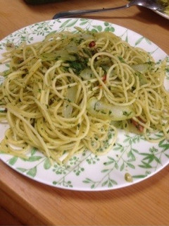 大根の葉で、ジェノベーゼ風パスタ-レシピのメイン写真