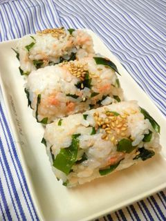 *わかめ&鮭のおにぎり*-レシピのメイン写真