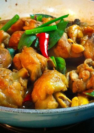 三杯鶏 - 地鶏の統制味付け煮込み中華鍋-レシピのメイン写真