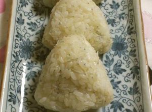 カルシウムアップ✿しらすのおにぎり-レシピのメイン写真