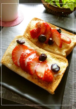 いちご×クリチ×レモン汁のトースト-レシピのメイン写真