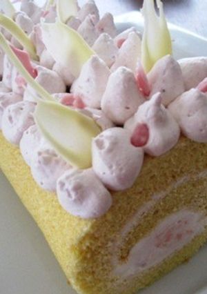 イチゴジャムクリームのロールケーキ-レシピのメイン写真