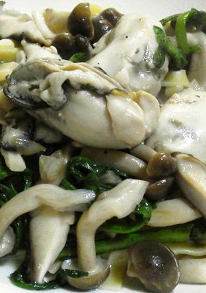 カキと菊菜のタリアテッレ 白ワイン風味-レシピのメイン写真