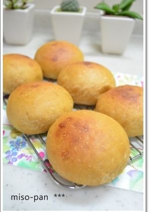 赤味噌で美肌に!?ふんわり味噌パン♪-レシピのメイン写真
