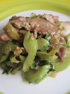 セロリと豚肉の塩麹炒め-レシピのメイン写真
