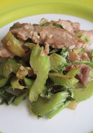 セロリと豚肉の塩麹炒め-レシピのメイン写真