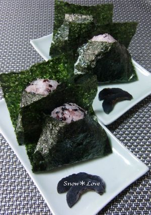 梅しそおかか入れて☆黒米ごはんのおにぎり-レシピのメイン写真