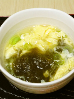 困った時のお吸い物☆とろろ昆布&かき玉-レシピのメイン写真
