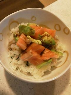 サーモンとアボカド簡単丼-レシピのメイン写真