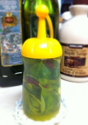 バジルオイル☆100円ショップのボトルで-レシピのメイン写真