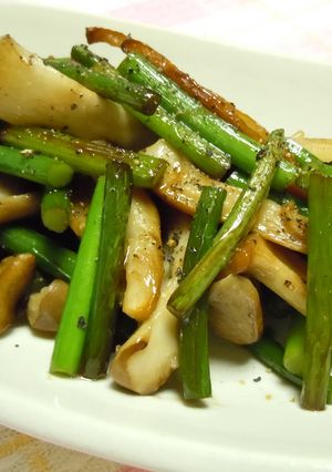 エリンギとにんにくの芽の炒め物-レシピのメイン写真