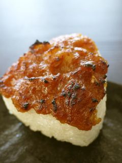 絶品!蜂蜜生姜ねぎ味噌の 焼きおにぎり♪-レシピのメイン写真