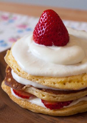 イチゴショート風ホットケーキ-レシピのメイン写真