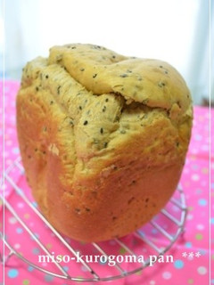 HB早焼きで簡単もっちり黒ごま味噌パン♪-レシピのメイン写真