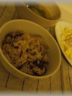 簡単サバ缶で炊き込みご飯*生姜梅しらたき-レシピのメイン写真
