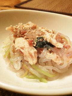 ヘルシー*鶏ムネ肉と白滝の梅和え*-レシピのメイン写真
