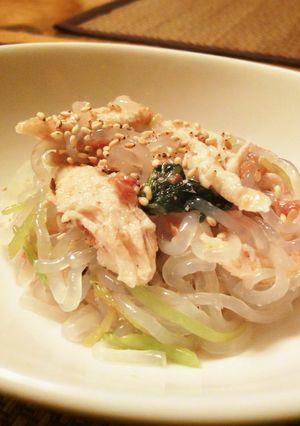 ヘルシー*鶏ムネ肉と白滝の梅和え＊-レシピのメイン写真