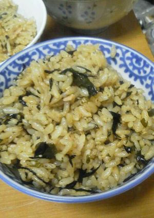 簡単ヒジキとワカメと桜えびの炊き込みご飯-レシピのメイン写真