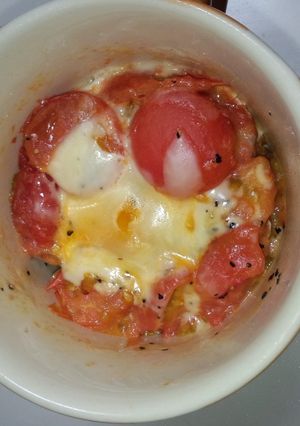 忙しい朝にマグカップでトマトチーズエッグ-レシピのメイン写真
