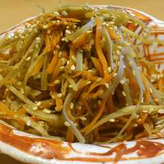 รูปของ 和食の王道！きんぴらごぼう。
