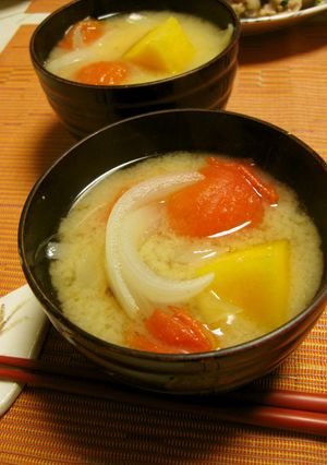 簡単❀トマトと薩摩芋で作る暖色♡お味噌汁-レシピのメイン写真