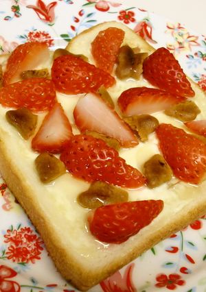 いちごとクッキーのトースト-レシピのメイン写真