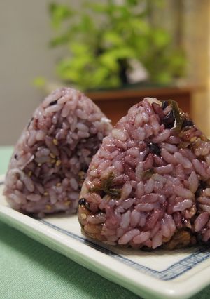 しそ昆布と黒米のおむすび-レシピのメイン写真