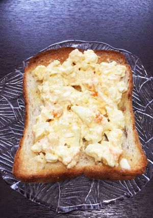 朝食にレンジでゆで卵風☆卵マヨパン-レシピのメイン写真