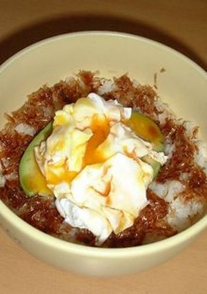 すごくおいしい！ポーチドエッグとアボカドの丼-レシピのメイン写真