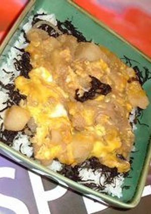 すごくおいしい！肉ジャガたまご丼-レシピのメイン写真