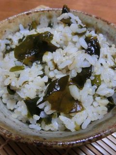 懐かしい給食の味!わかめご飯-レシピのメイン写真