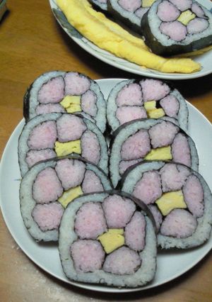 雛祭りに〜５歳娘も作れるお花の巻きずし-レシピのメイン写真