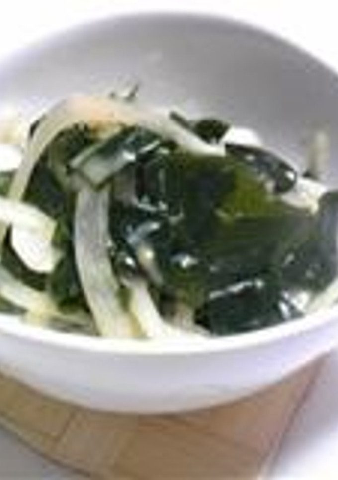 簡単玉ねぎとわかめの金ごまドレ・ぽんず♪-レシピのメイン写真