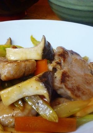塩麹で＊豚ヒレとセロリの炒めもの-レシピのメイン写真