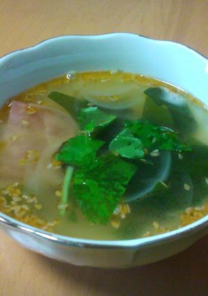 ワカメと玉ねぎのヘルシー胡麻スープ-レシピのメイン写真