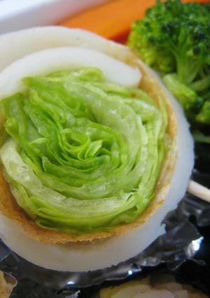 お弁当に♪竹輪＆レタスのぎゅうぎゅう巻き-レシピのメイン写真