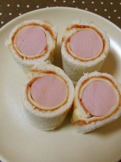 魚肉ソーセージロールパン♪-レシピのメイン写真