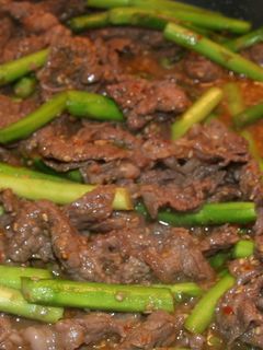 牛肉とアスパラのピリ辛味噌炒め-レシピのメイン写真