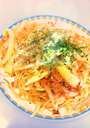 あるものパスタ！玉ねぎと鮭フレのバタ醤油-レシピのメイン写真