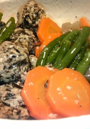 かなるンちの塩麹鶏ひき肉とひじきのお団子-レシピのメイン写真