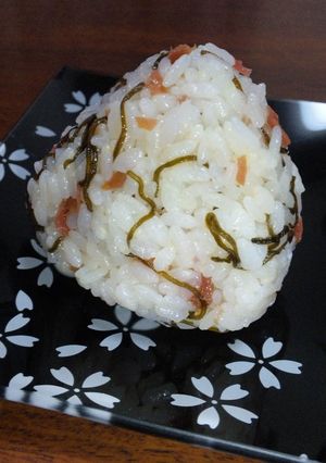 梅塩昆布おにぎり-レシピのメイン写真