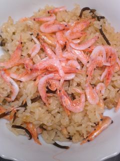 釜揚げ桜エビと塩昆布の炊き込みご飯-レシピのメイン写真